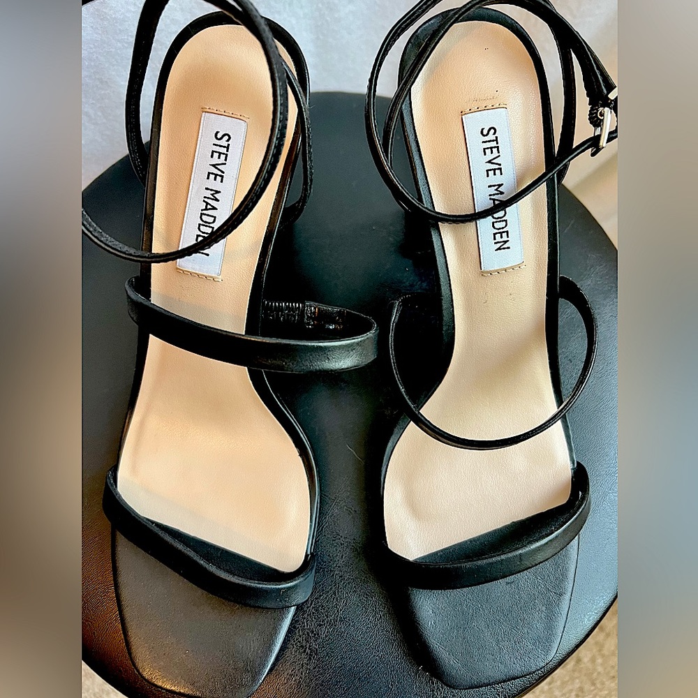 Steve Madden Scorpio's black leather ankle strap high heel sandals, size 8M